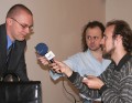 Dan Srb, vedoucí štábu pražské Bambiriády v rozhovoru s novináři.
