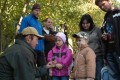 Den stromů na Chaloupkách měl pestrý program - ukázka kroužkování ptáků