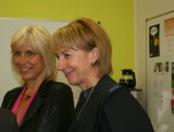 První náměstkyně ministryně školství Ing. Eva Bartoňová (vpravo): ...A přeji všem, hlavně mladým lidem, aby dokázali toto centrum využít. (Vlevo náměstkyně ředitele NIDM Mgr. Irena Obrusníková)