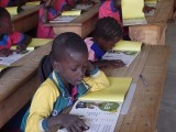  Česká organizace SIRIRI dodala do Středoafrické republiky slabikáře v místním jazyce sango