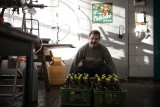 V roce 2016 Nadace VIA v programu pro sociálně odpovědné start-upy pivovar Chříč, který zaměstnává také lidi s postižením (foto: Pivovar Chříč)